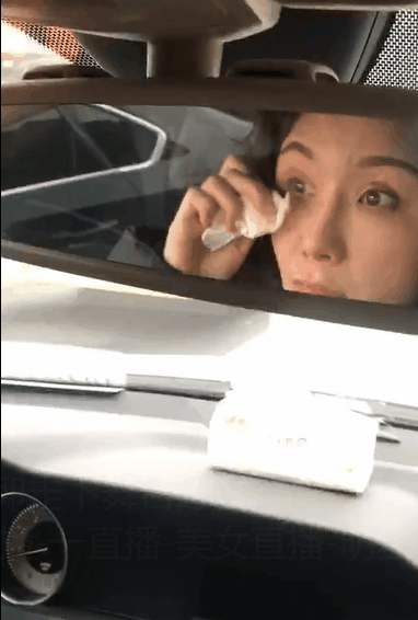 陈倩在车内卸妆 视频截图