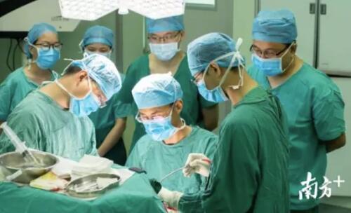 太恐怖了!因为一支铅笔,东莞1岁男童差点失明!