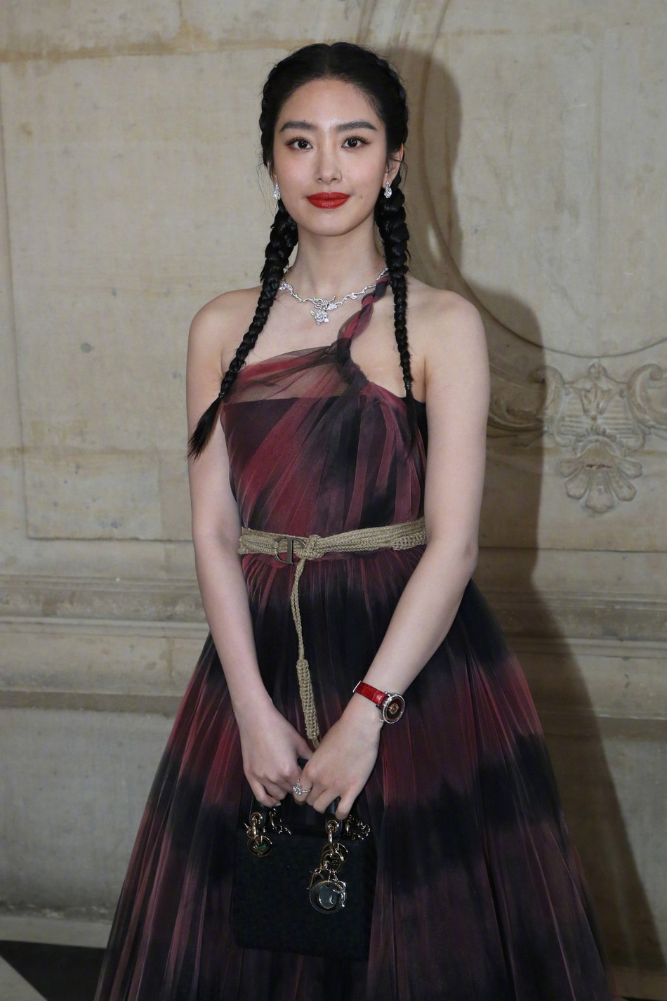 杨采钰炮仗辫造型甜美可人