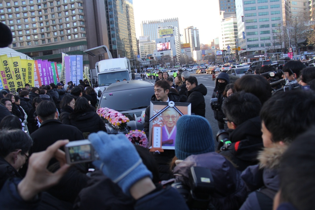 数万人走上街头抗议韩国总统 - 2016年11月19日, 俄罗斯卫星通讯社