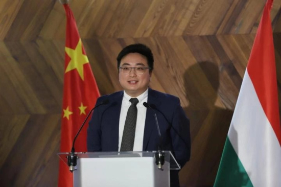 东航布拉格和布达佩斯总经理邱捷致辞.