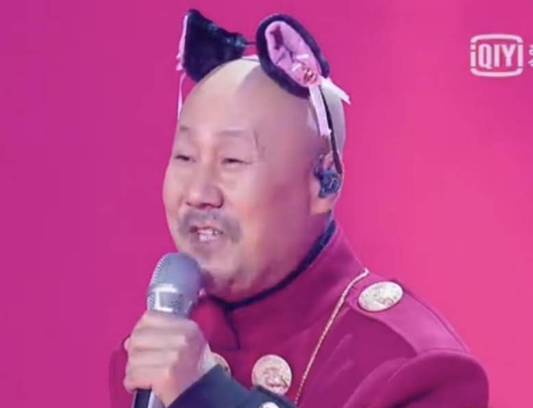 太可爱了!腾格尔带猫咪头箍学猫叫可爱呆萌