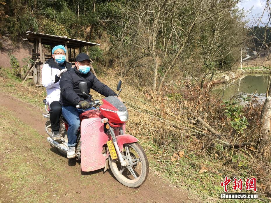 湖北利川农村防疫:翻山越岭 确保一人不漏