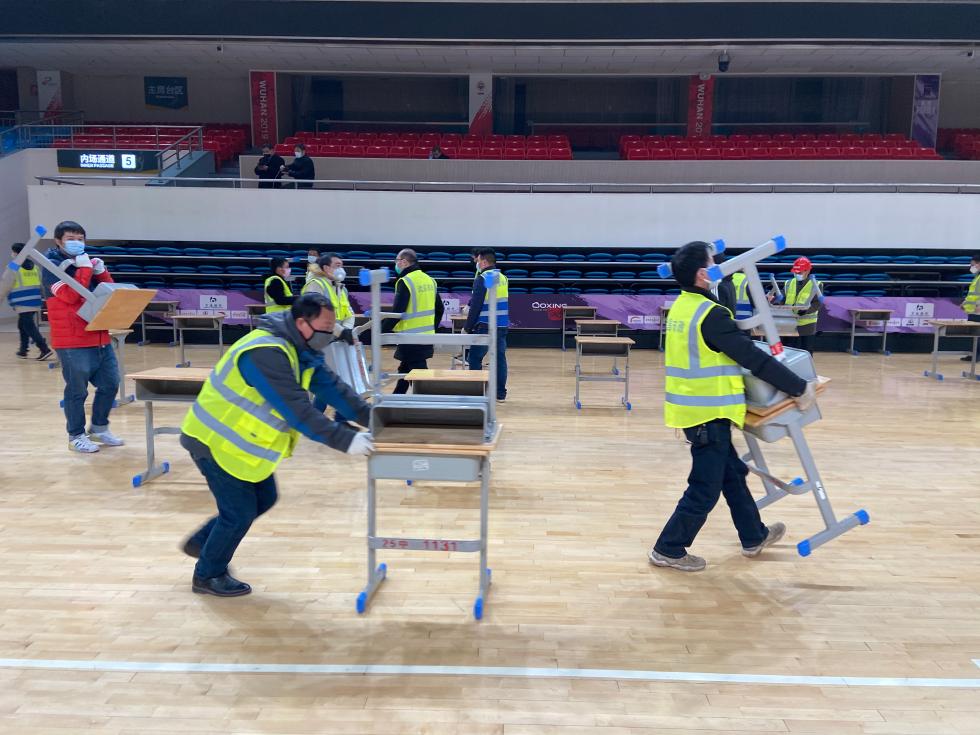 洪山体育馆“方舱医院”现场。