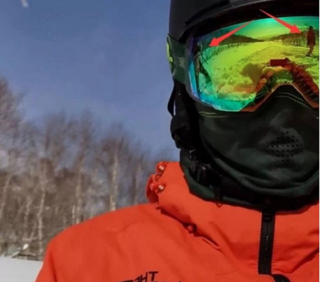 有人标注反光镜中王菲的身影