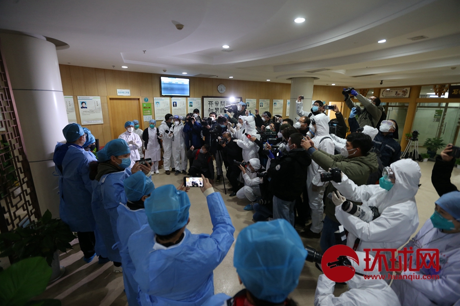湖北省中西医结合医院18例新冠肺炎患者痊愈出院 7975