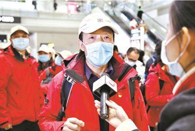 年过五旬的杨春华教授支援湖北抗击疫情.