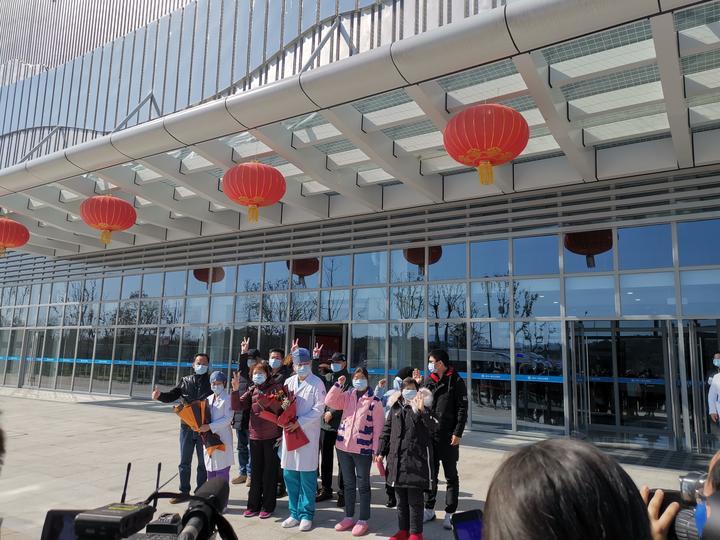 浙大一院12位患者治愈出院 包括2位危重型患者 