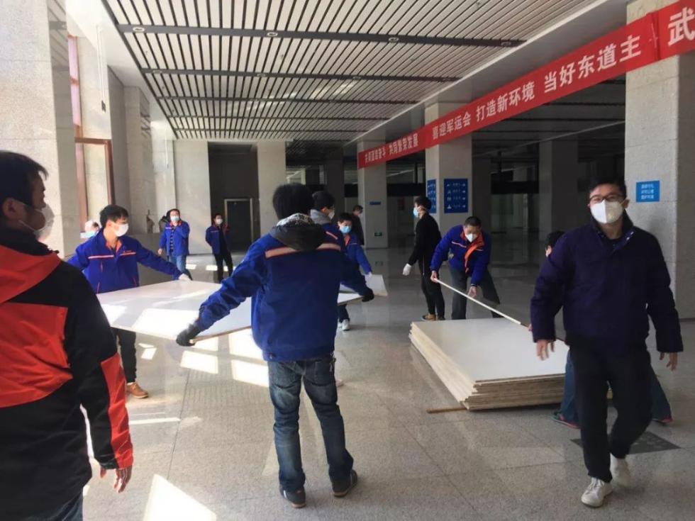记者今日从黄陂区获悉，预计三天内将汉口北客运中心改造成一座方舱医院，预计提供床位2000张。