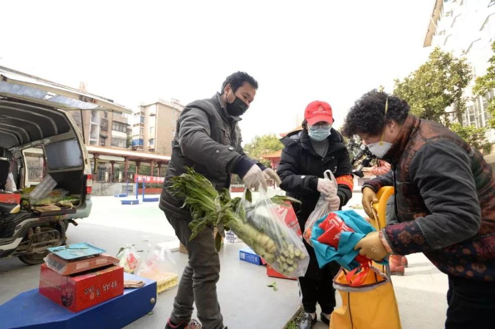 不能饿着肚子搞防控!王忠林实地调研,帮武汉人拎了拎"菜篮子"