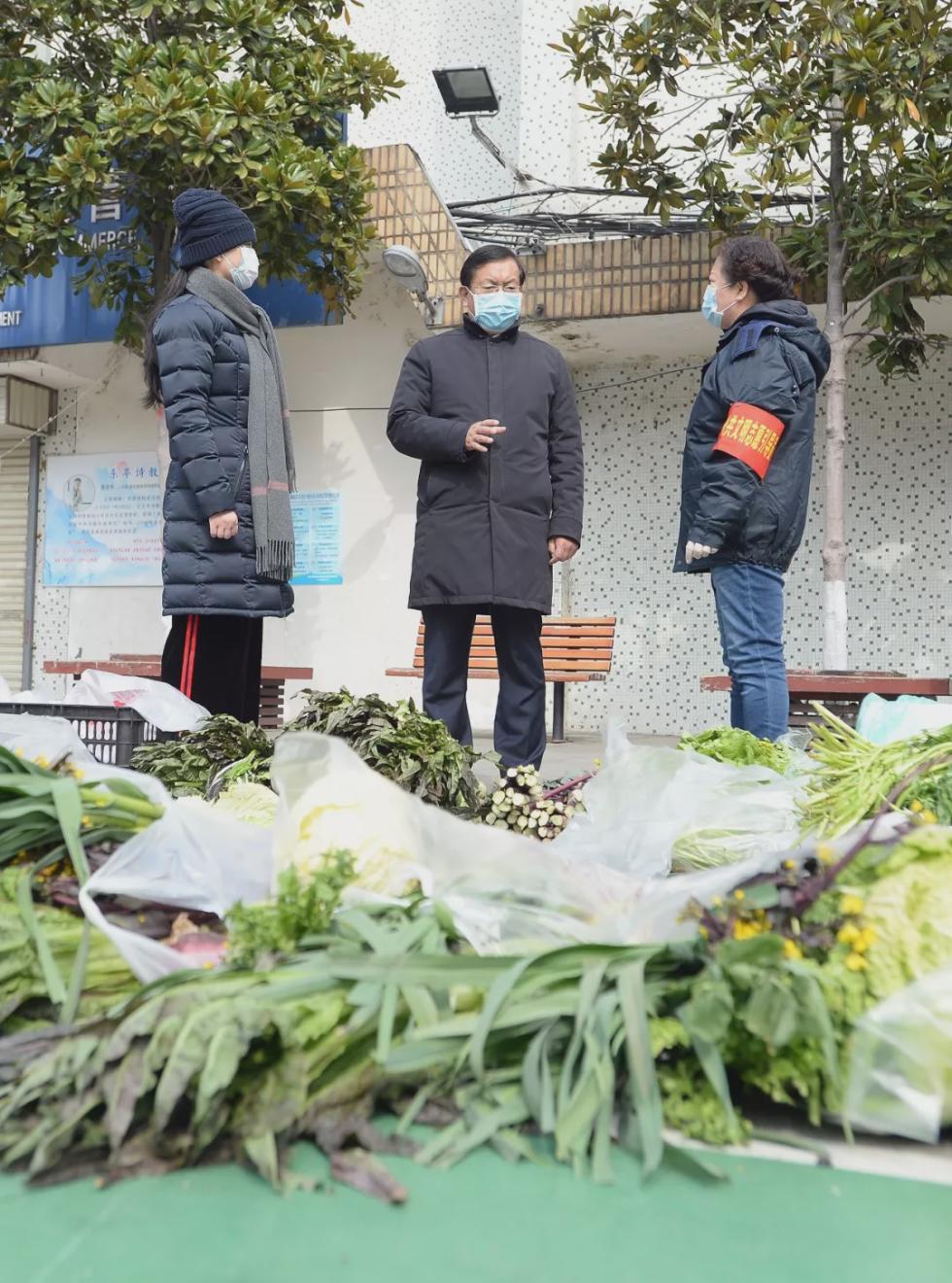“让市民们拿到手上的蔬菜都新鲜、食品都安全，让大家吃得放心！”王忠林说。