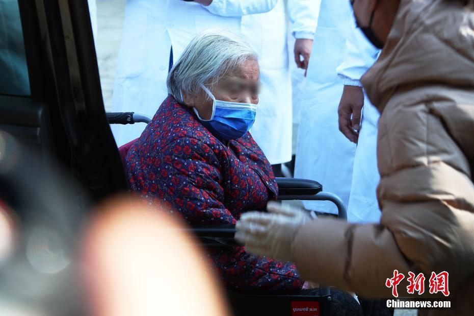 江西省最高龄新冠肺炎患者90岁老人治愈出院 0679