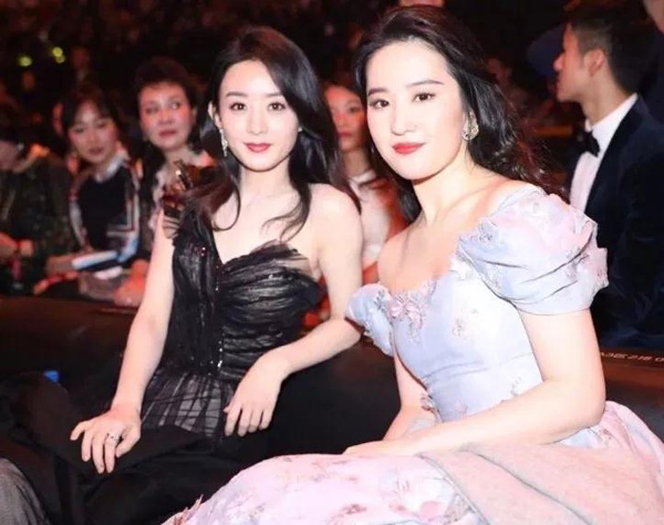 天仙刘亦菲竟被自己的粗手臂拉下神坛了