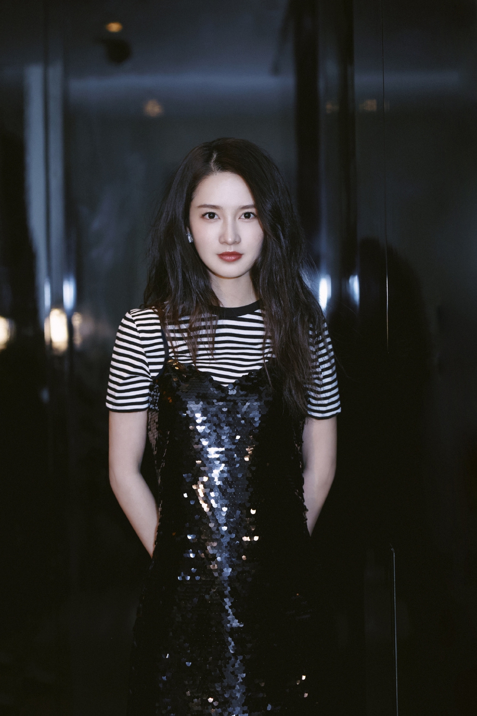 李沁日系爱豆造型旧照曝光金黄长发搭彩色眼妆气质大不同