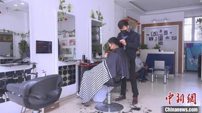 不洗头只理发 上海首批135家美发美容门店近日复工