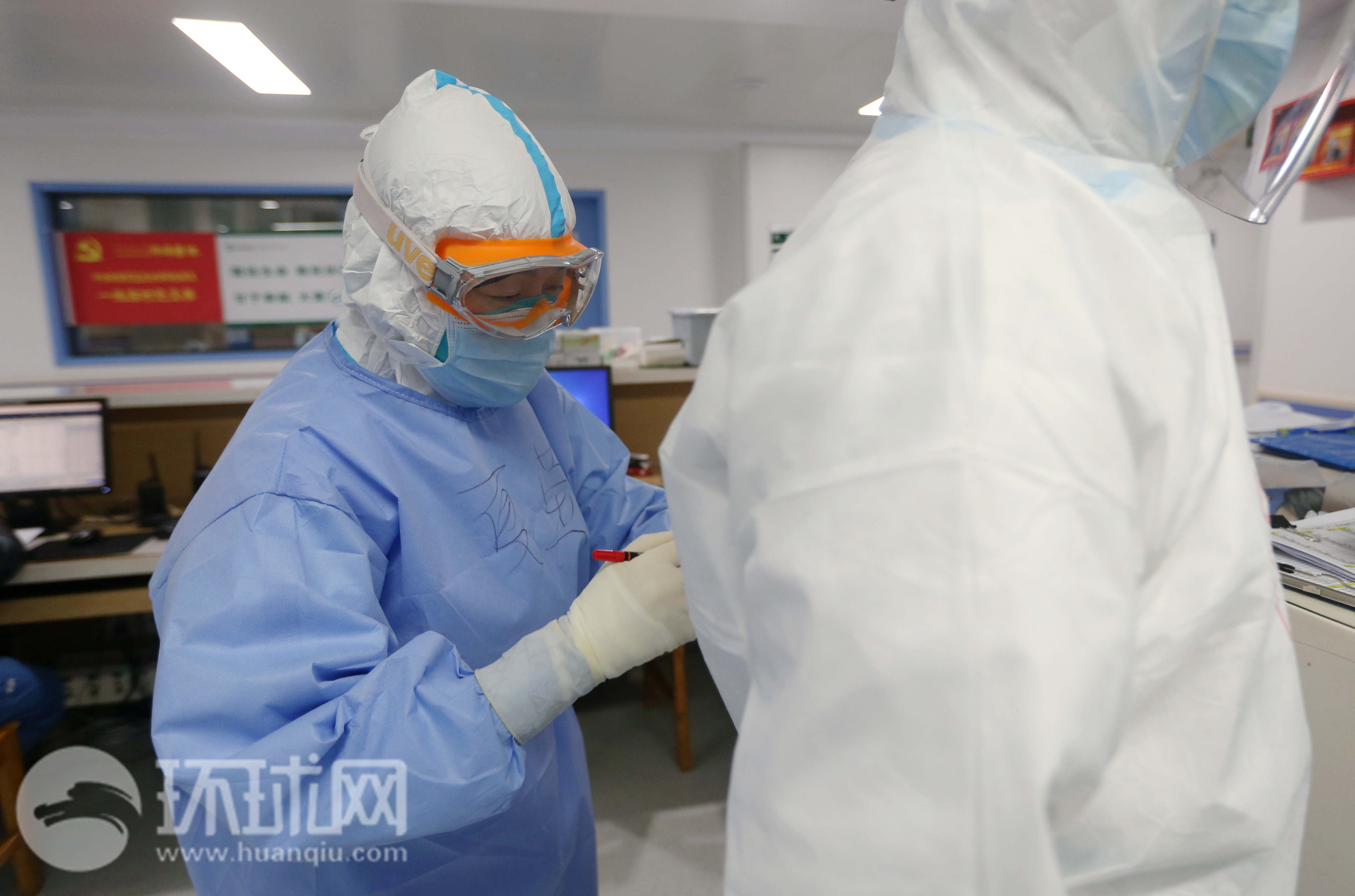 北京协和医院援鄂医疗队护士长夏莹icu里不知疲倦的大管家