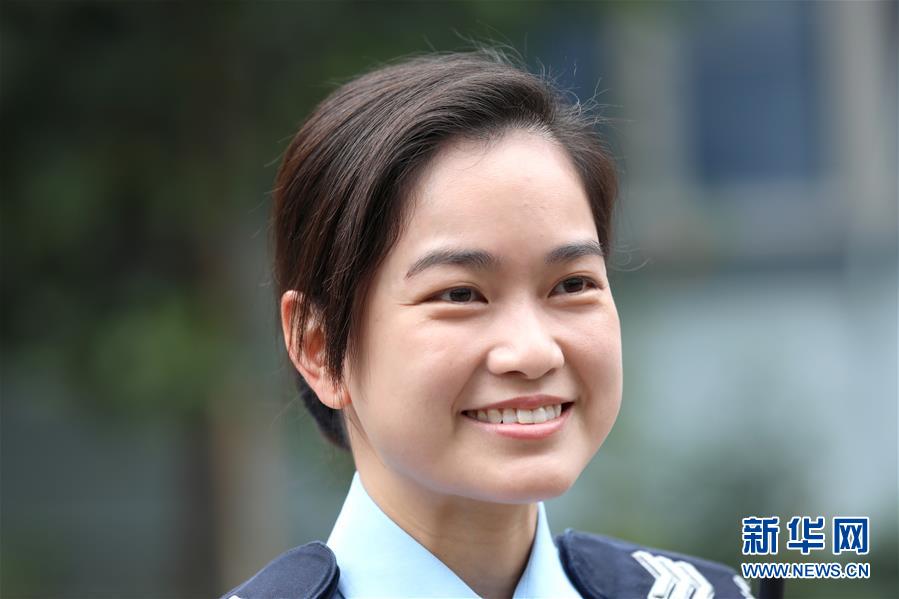 香港女警希望社会尽快平稳疫情快点过去