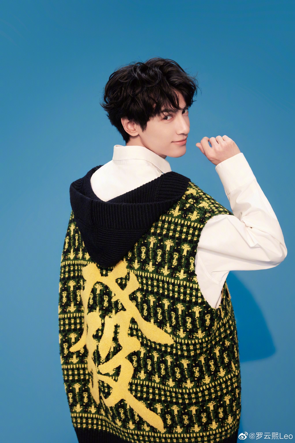 罗云熙童年照曝光 眉眼清秀被赞从小帅到大