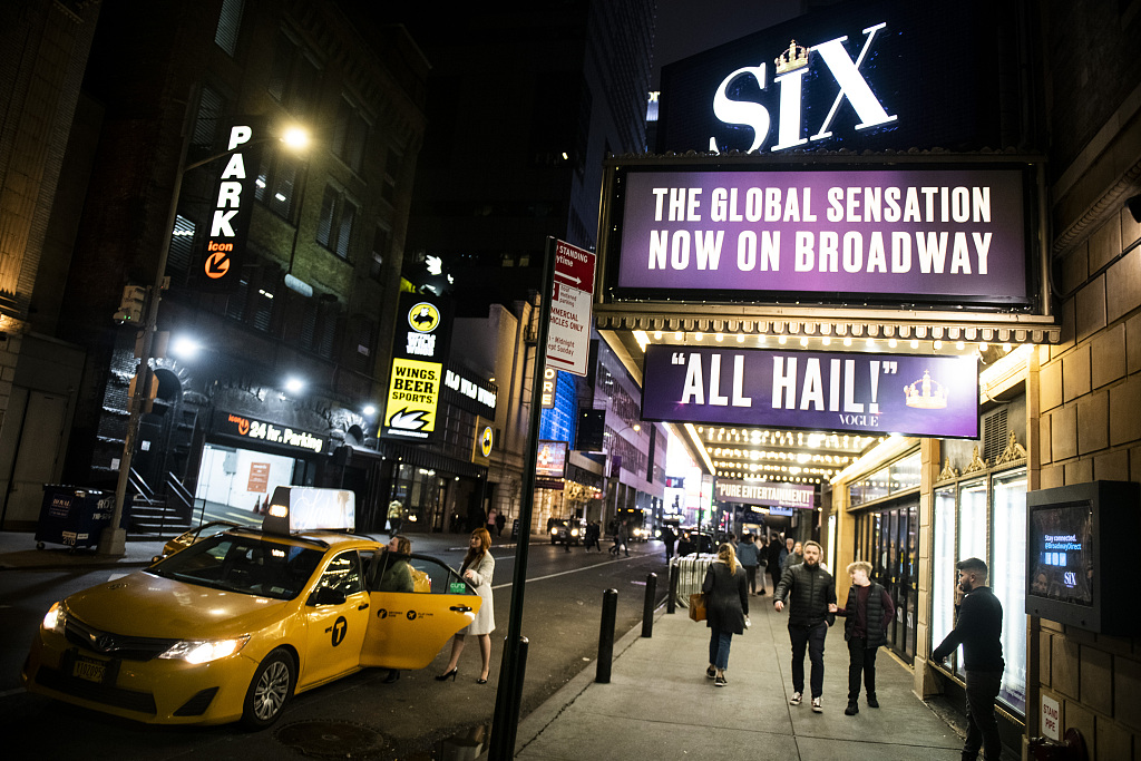 纽约百老汇大道夜晚灯火通明