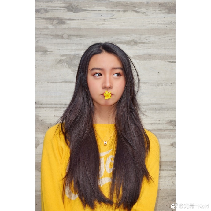木村光希亮黄look尽显春日格调光影迷幻眼眸清澈动人