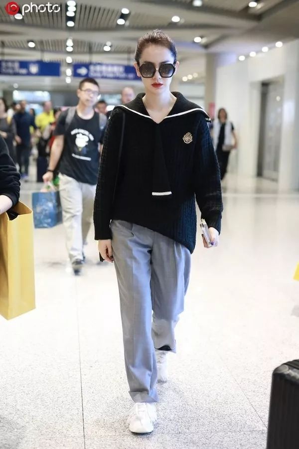 跟戚薇、Jennie学穿针织衫+直筒裤，职场女性的金牌搭配法则 