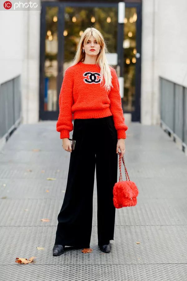 跟戚薇、Jennie学穿针织衫+直筒裤，职场女性的金牌搭配法则 