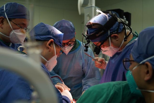 心脏移植手术现场.