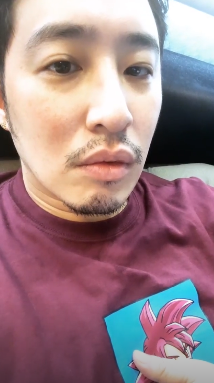 潘玮柏晒近照一脸胡茬显沧桑脸颊瘦出棱角黑眼圈明显