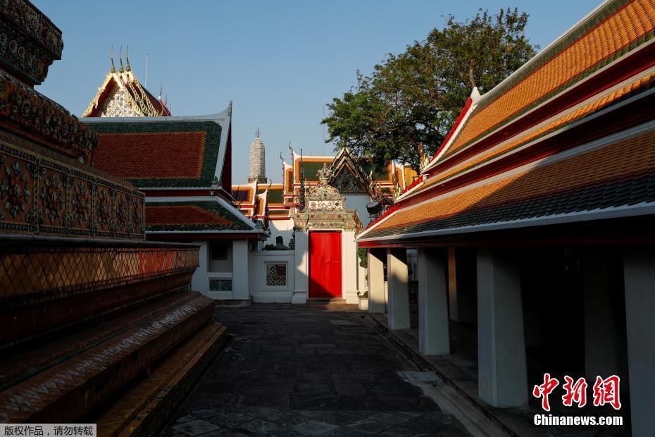 泰国曼谷旅游胜地卧佛寺空无一人