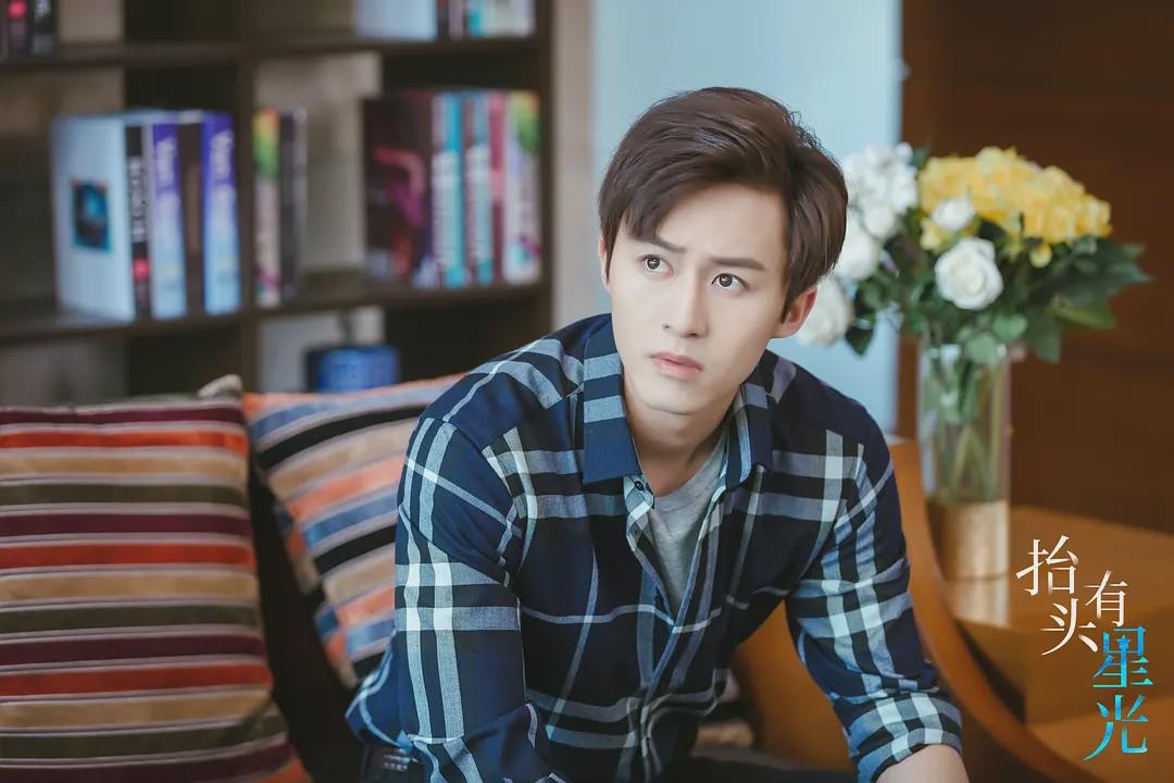《抬头有星光》开播 付嘉挑战高定行业