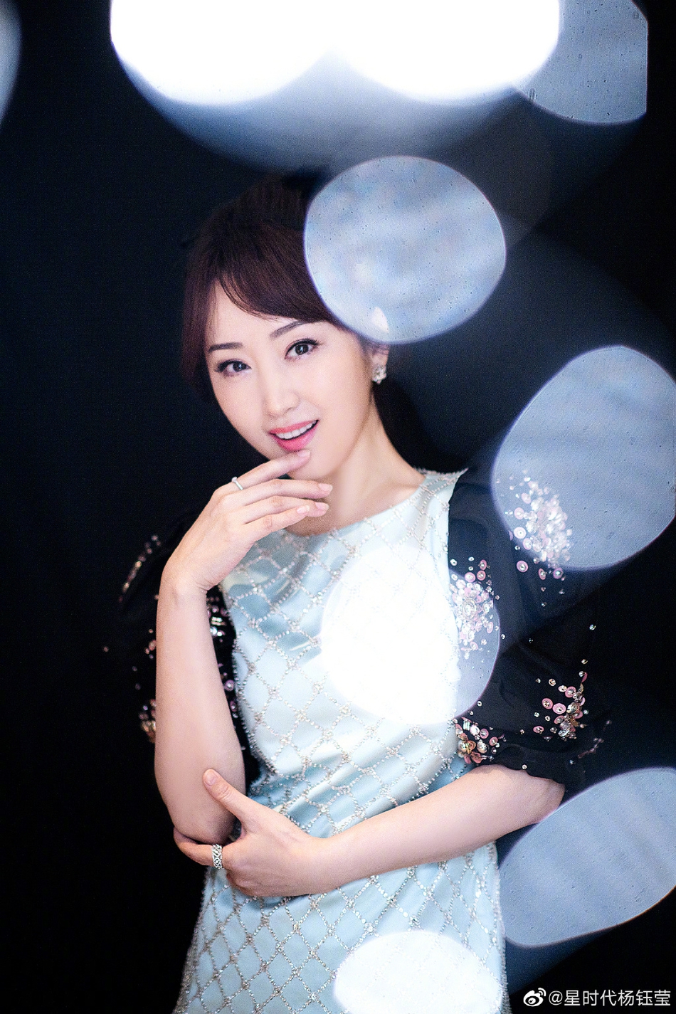 杨钰莹早年青涩旧照曝光 皮肤白皙笑容甜美可人