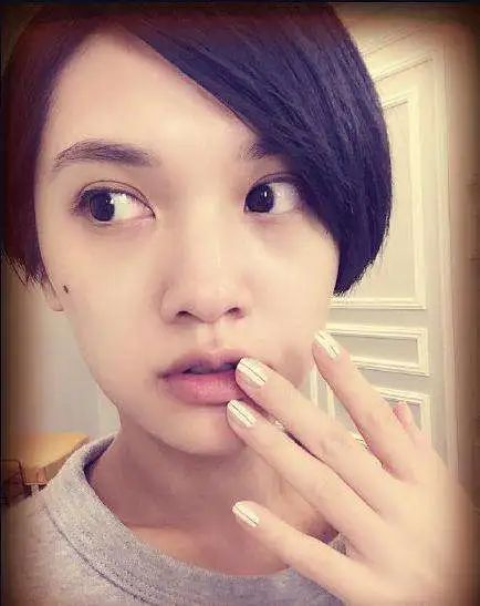 冬瓜脸死鱼眼大门牙兔颜女孩谭松韵20靠什么降伏大魔王