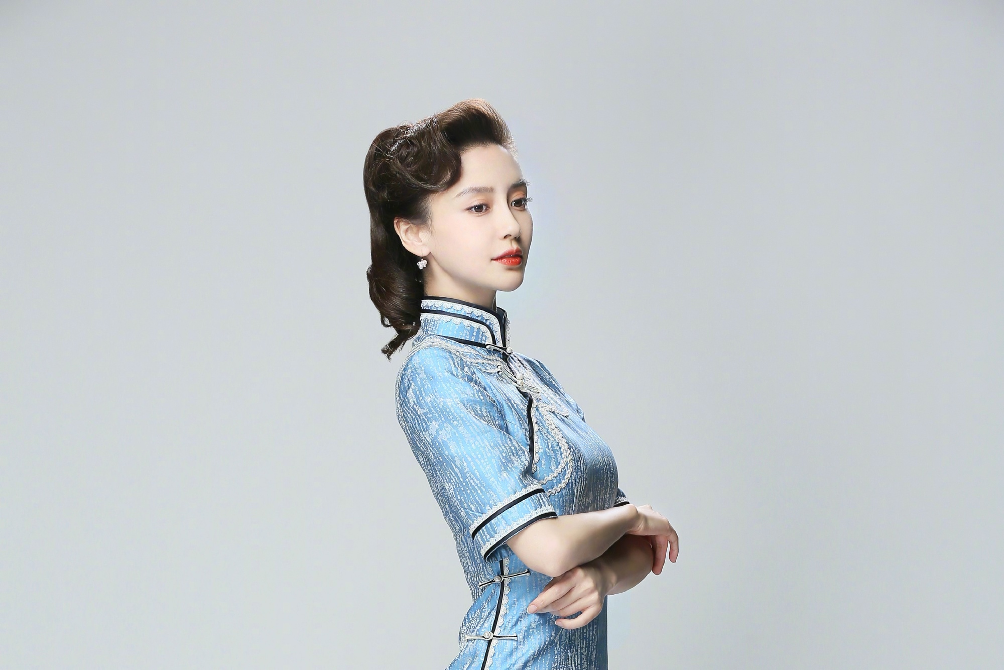 angelababy穿旗袍身姿妙曼舞姿优雅迷人