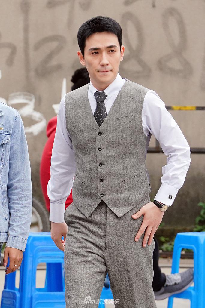朱一龙新剧开拍民国西装造型温润儒雅