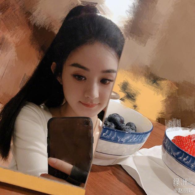 赵丽颖久违分享自拍 扎高马尾皮肤水嫩超少女