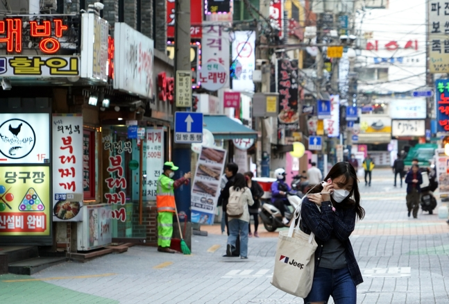 『海外网』引发本土157人感染，韩国境外输入病例累计破千