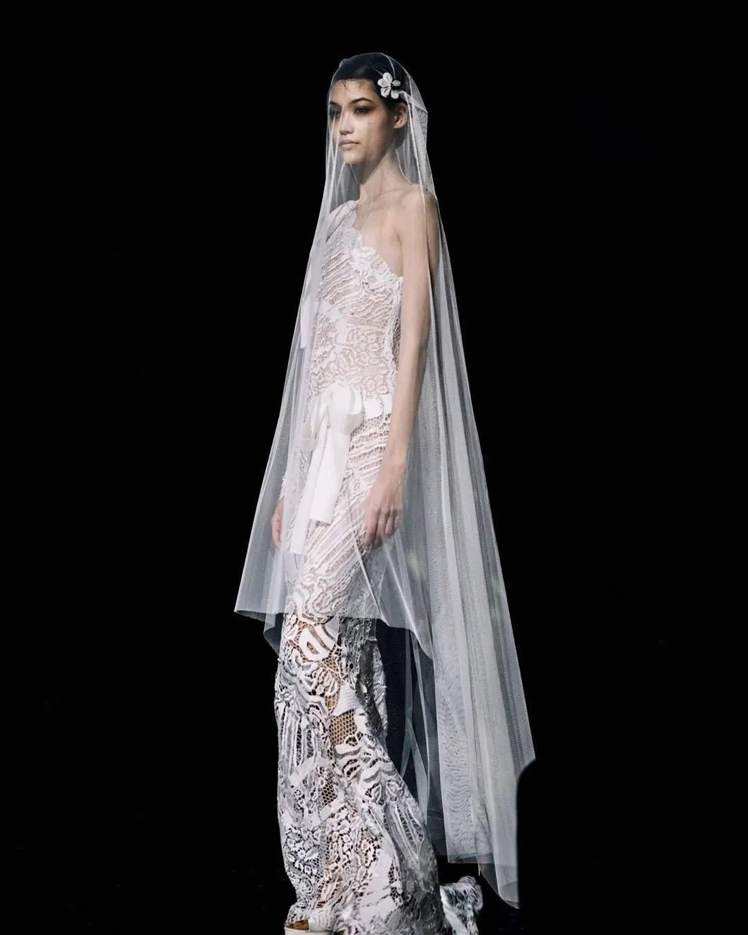 image002她就是身高178cm,今年刚满18岁的日法混血儿mika schneider.