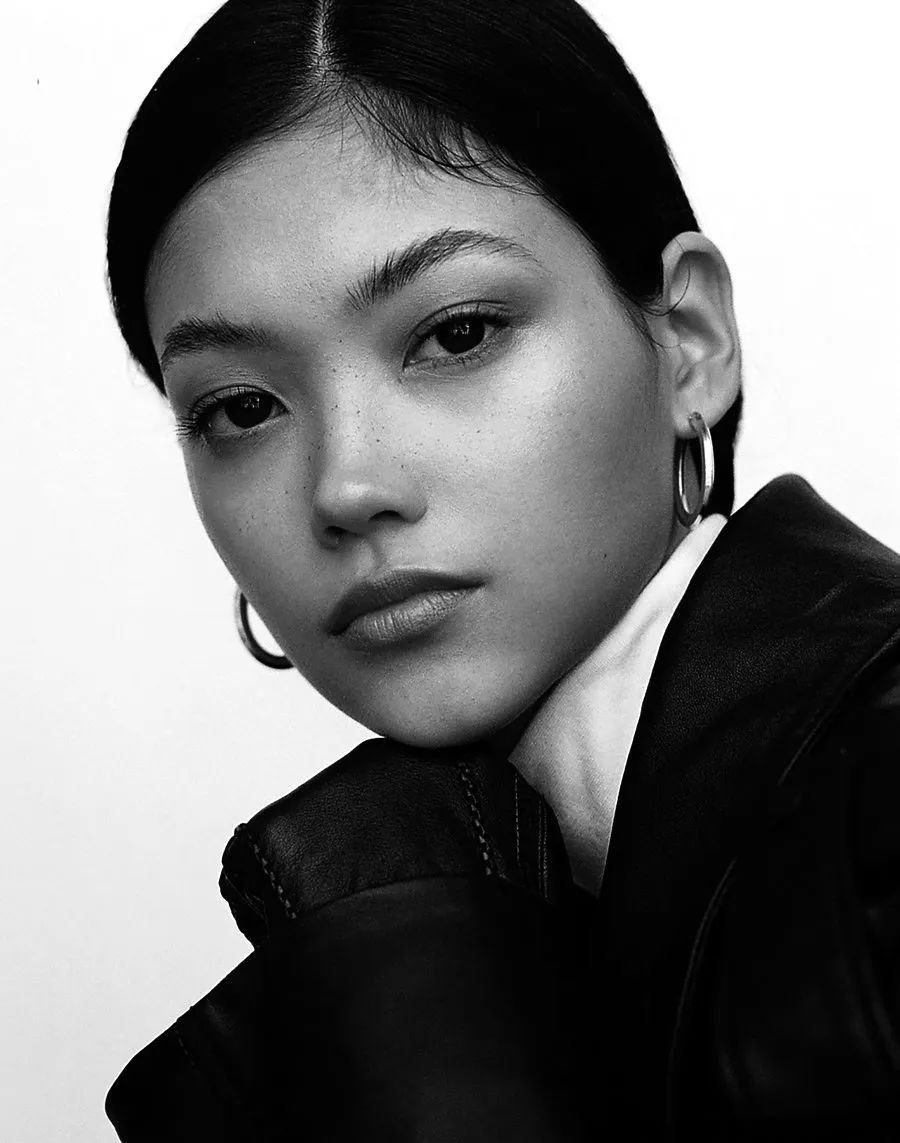 国际顶尖超模们惨遭陪衬mika的时装周之路只因会投胎