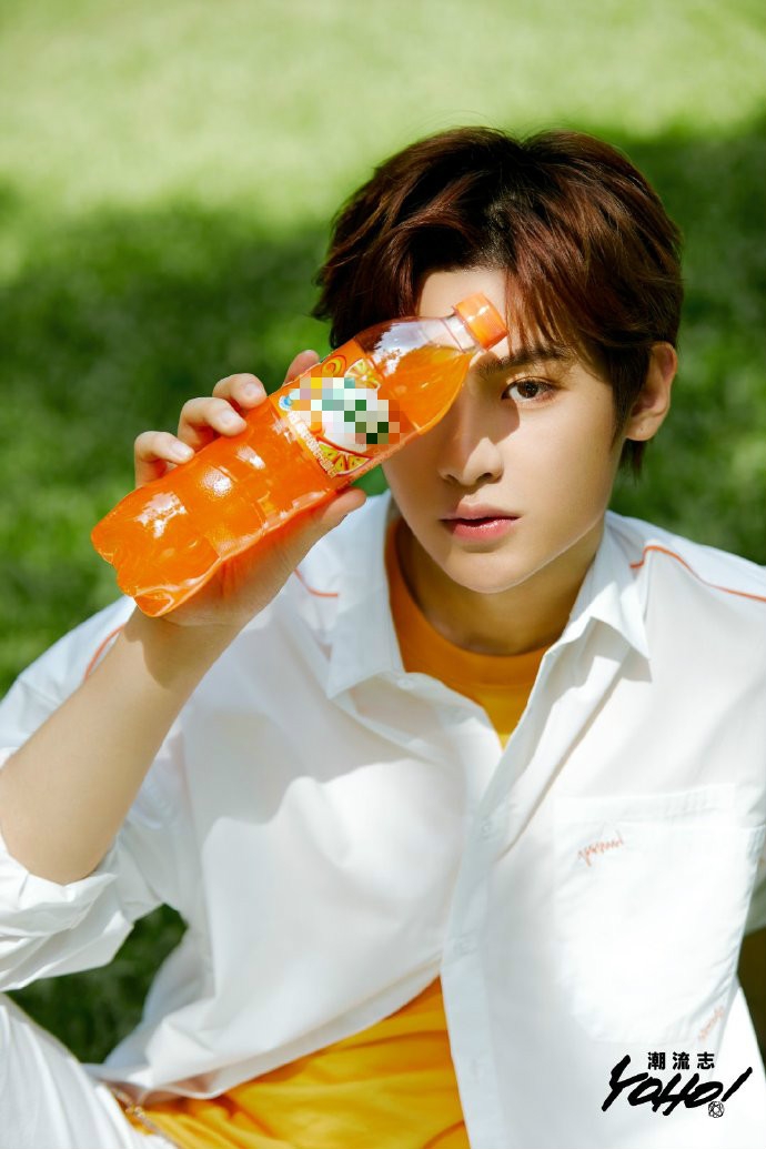 黄明昊宋祖儿夏日写真青春活力绽放明媚笑容元气满满