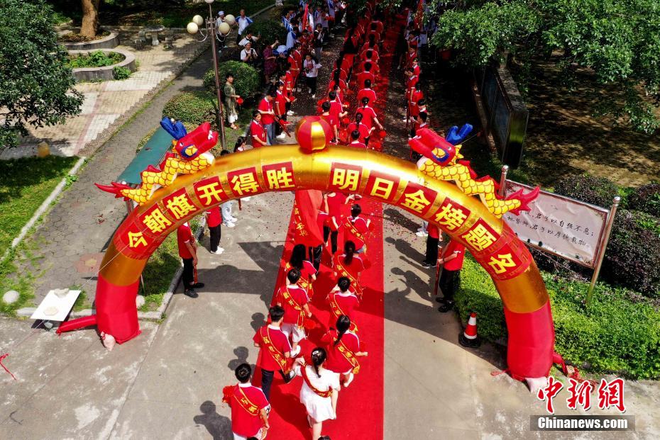 广西北部山区高三学子"跃龙门"迎高考