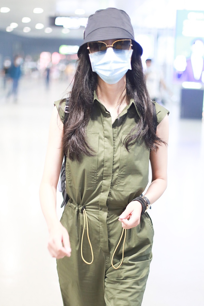 7月14日,韩雪现身上海机场.