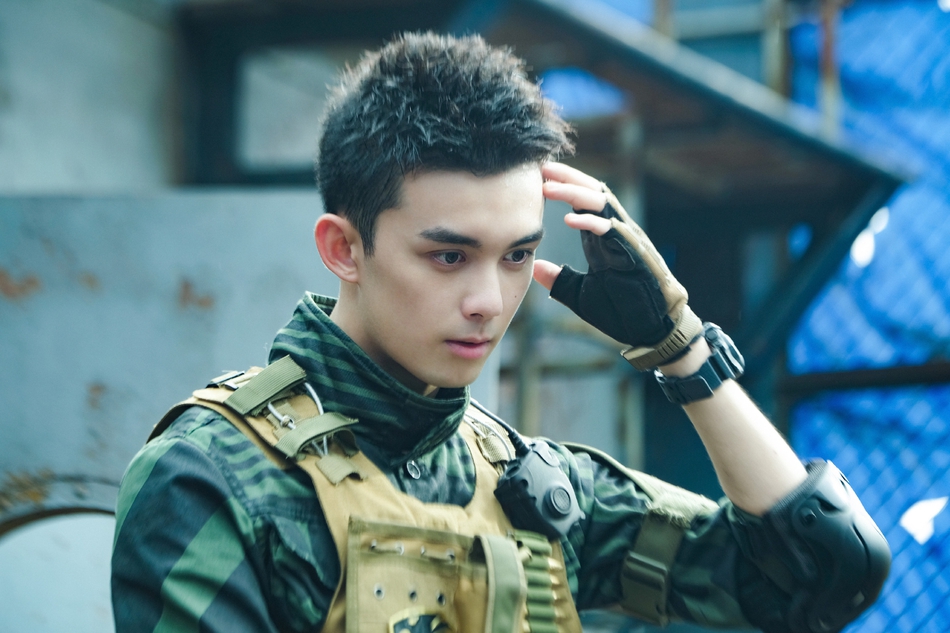 吴磊迷彩服造型 少年感更强!