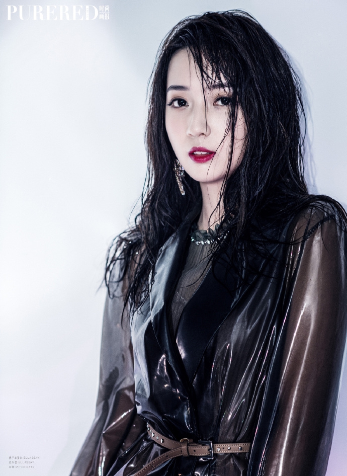 秦牛正威湿发大片曝光穿透视外套一改甜美眼神撩人