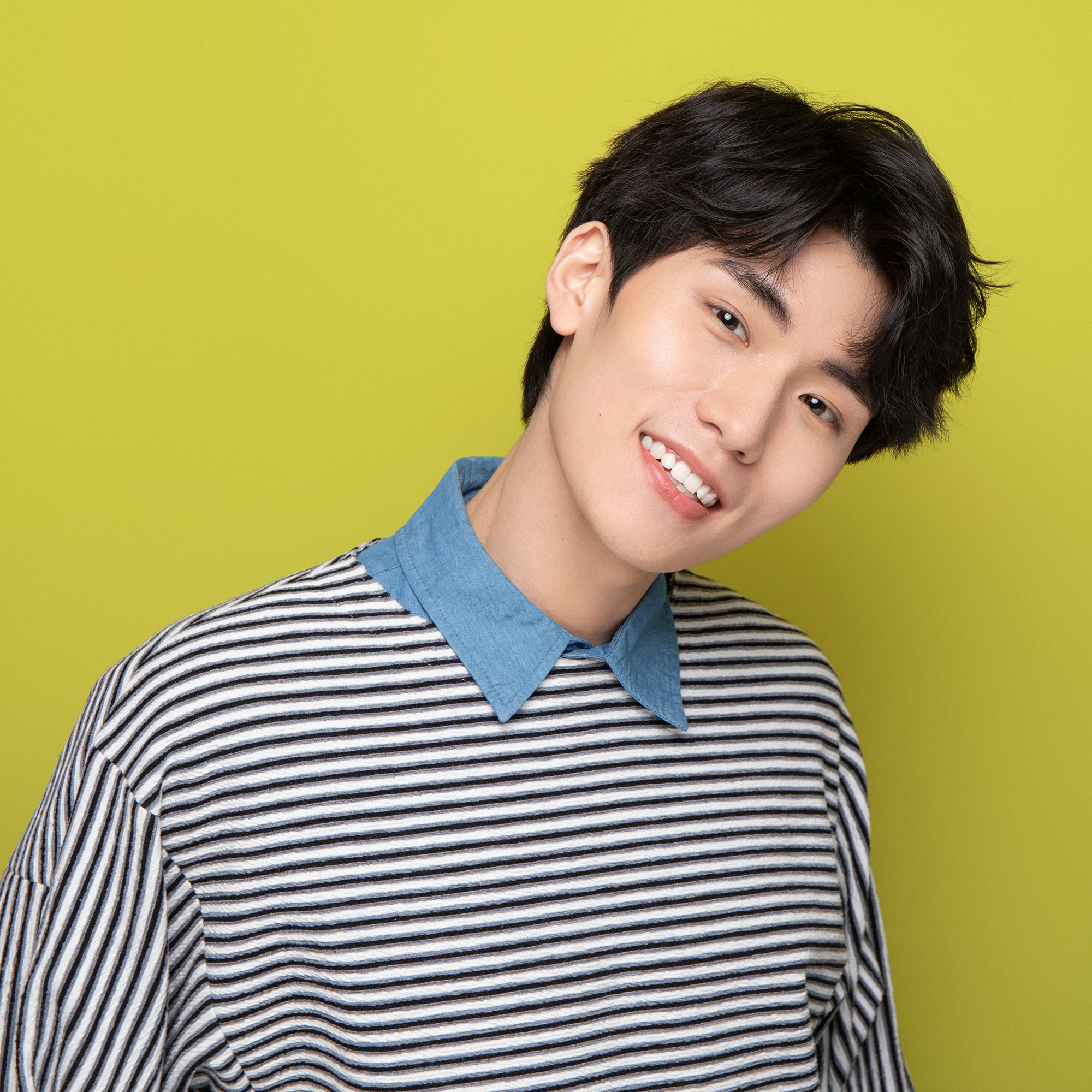 梁晓龙天真版写真帅气俊朗少年感十足