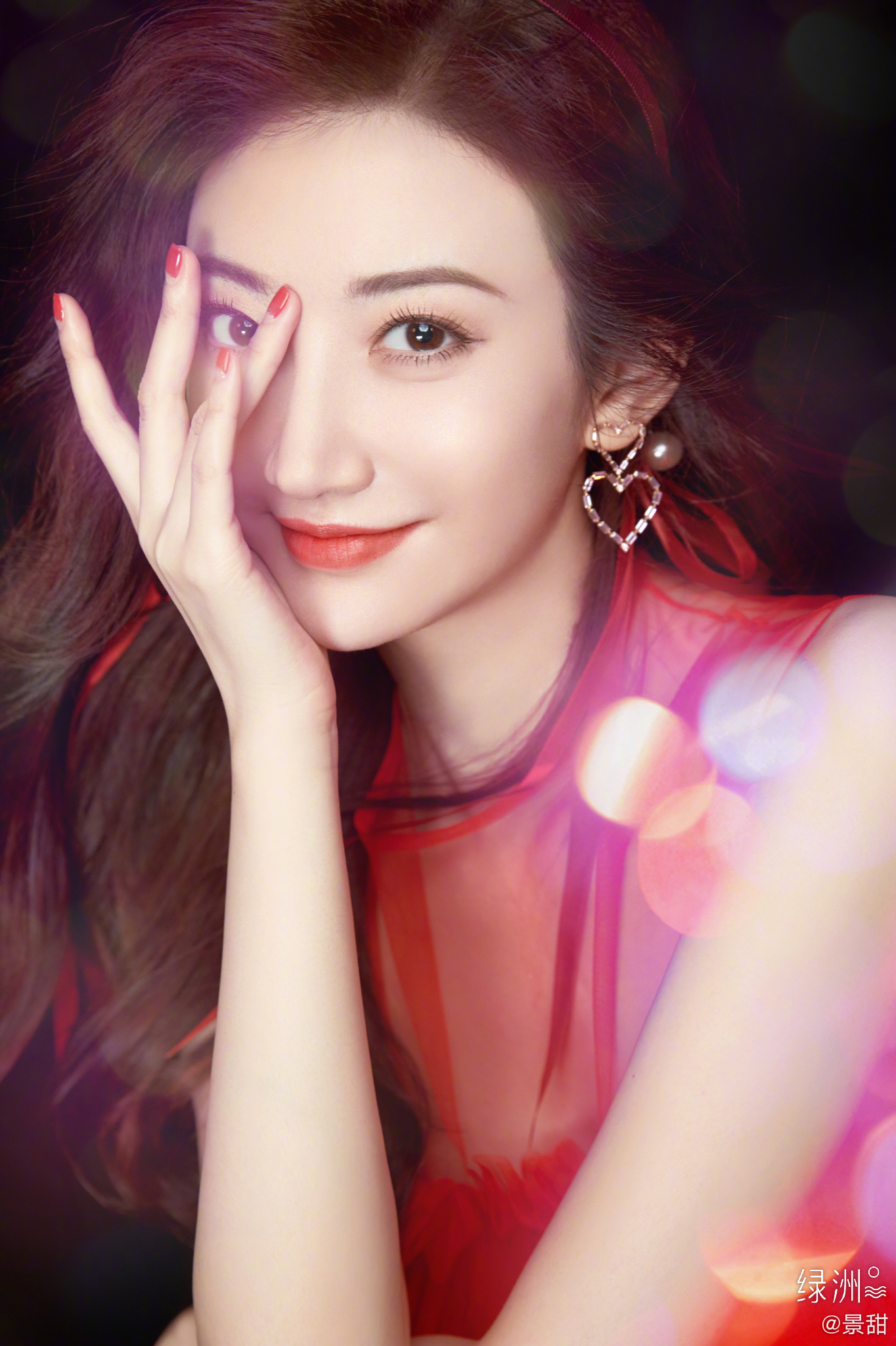 景甜晒美照庆32岁生日对镜甜笑优雅动人